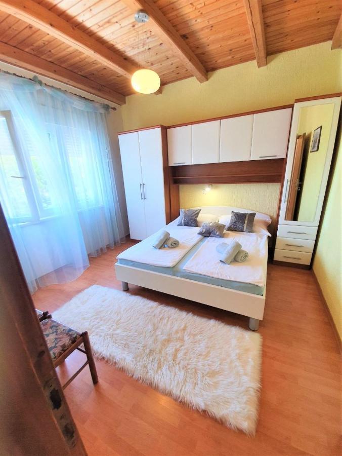 Apartments Angela Kampor Ngoại thất bức ảnh