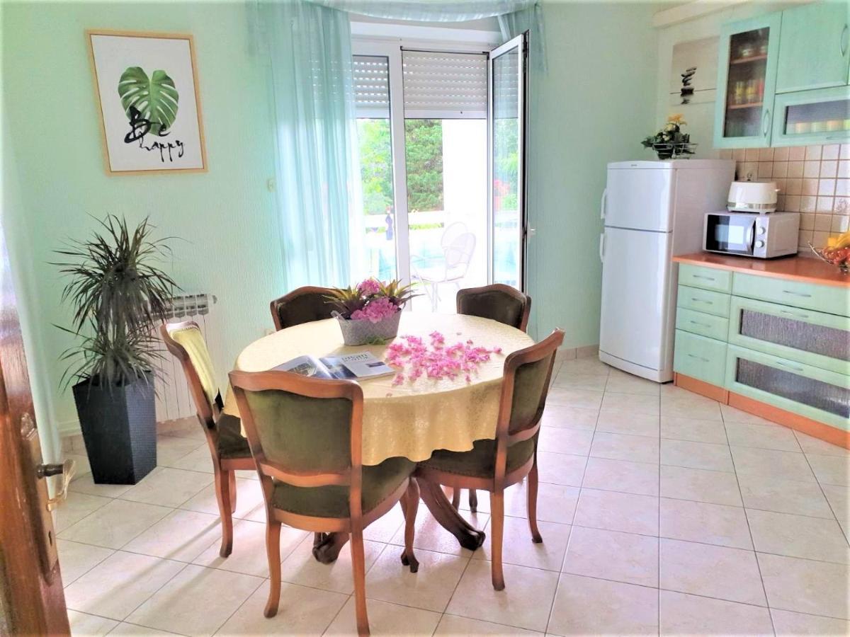 Apartments Angela Kampor Ngoại thất bức ảnh