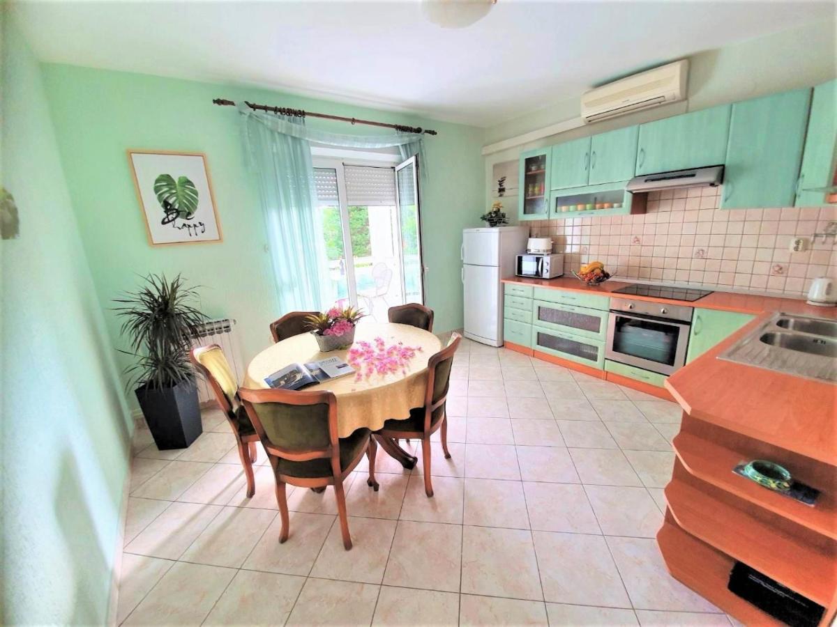 Apartments Angela Kampor Ngoại thất bức ảnh