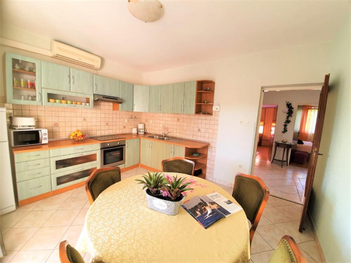 Apartments Angela Kampor Ngoại thất bức ảnh