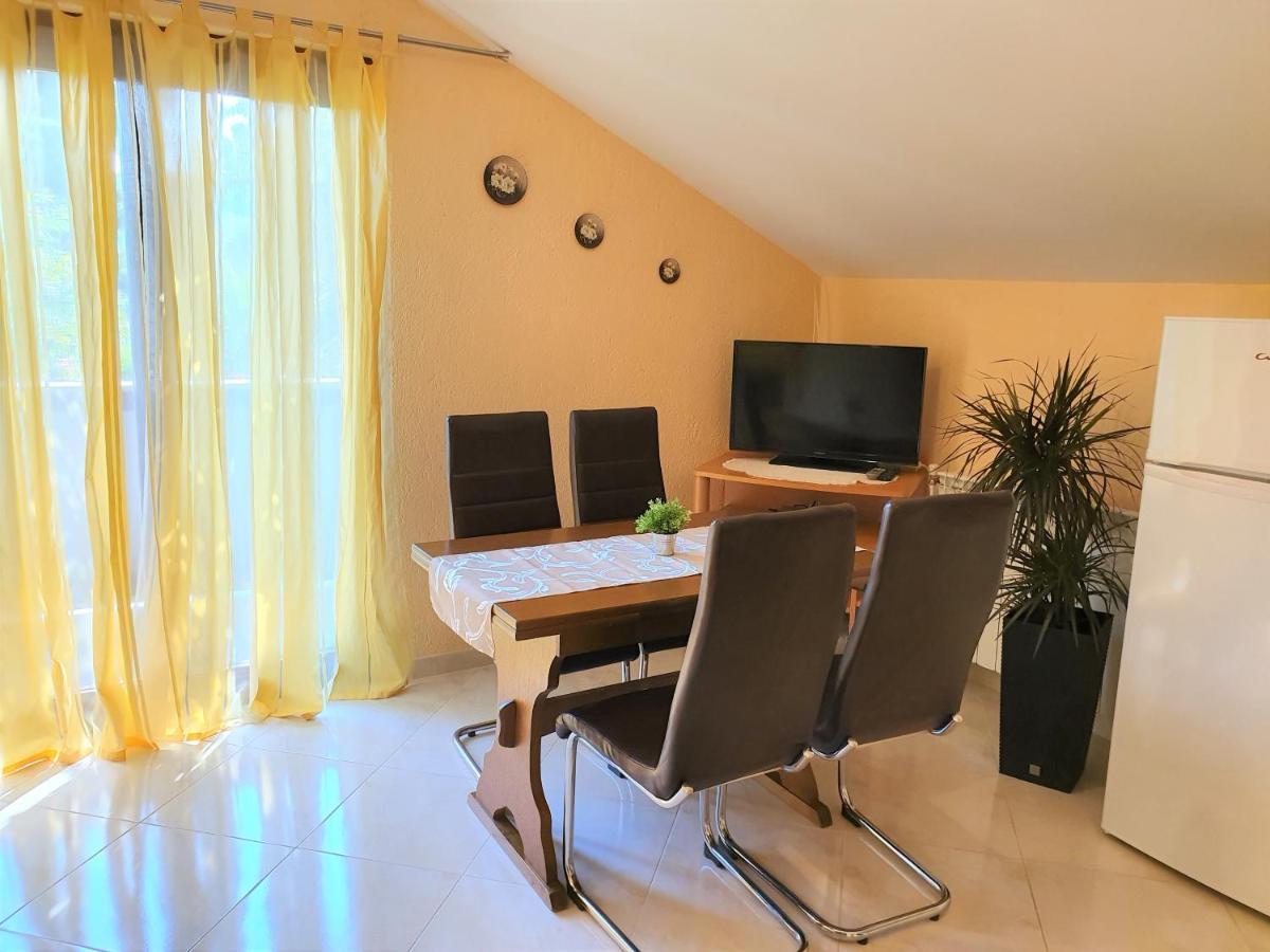 Apartments Angela Kampor Ngoại thất bức ảnh