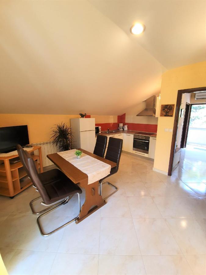 Apartments Angela Kampor Ngoại thất bức ảnh