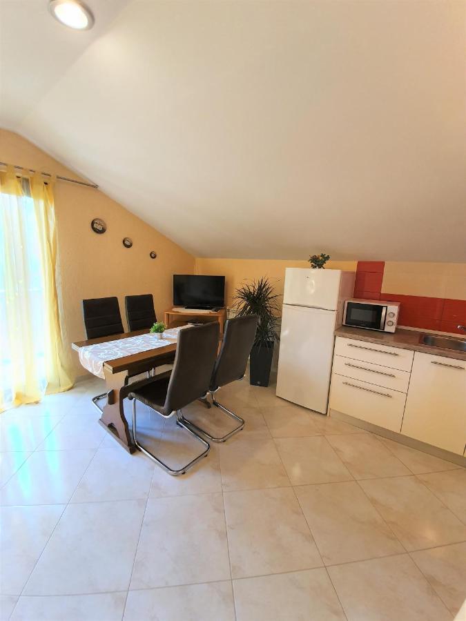 Apartments Angela Kampor Ngoại thất bức ảnh