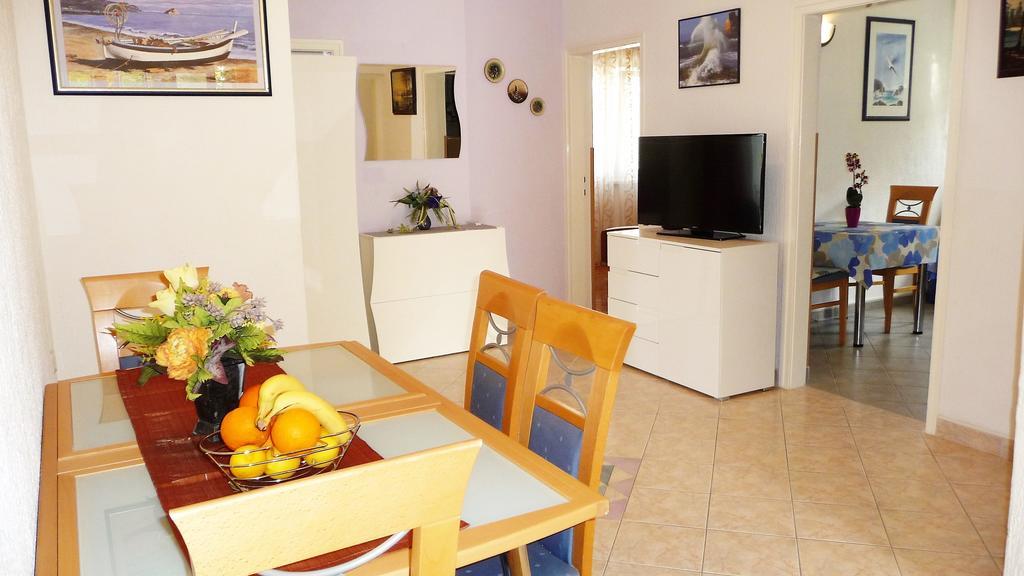 Apartments Angela Kampor Ngoại thất bức ảnh