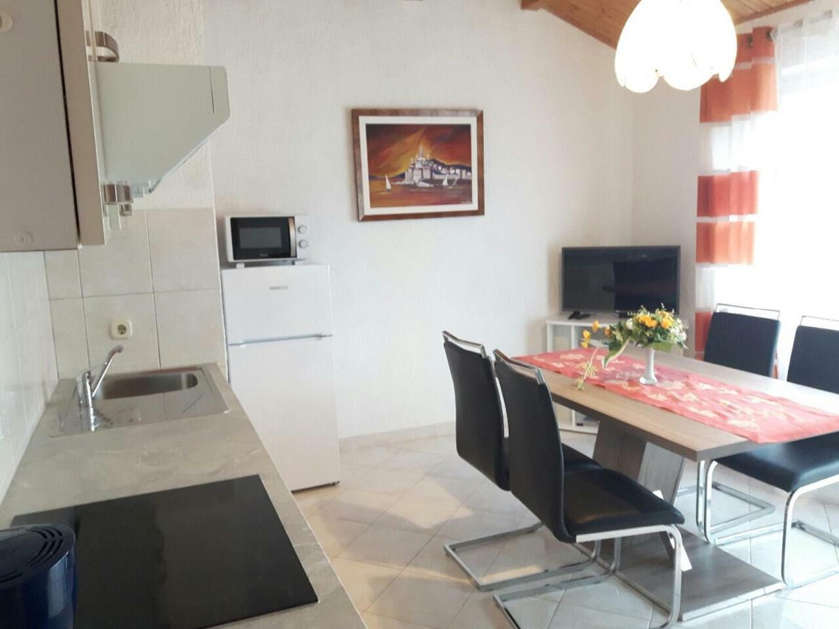Apartments Angela Kampor Ngoại thất bức ảnh