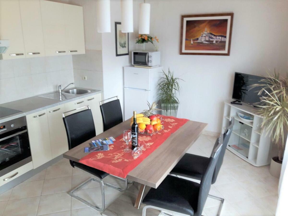 Apartments Angela Kampor Ngoại thất bức ảnh